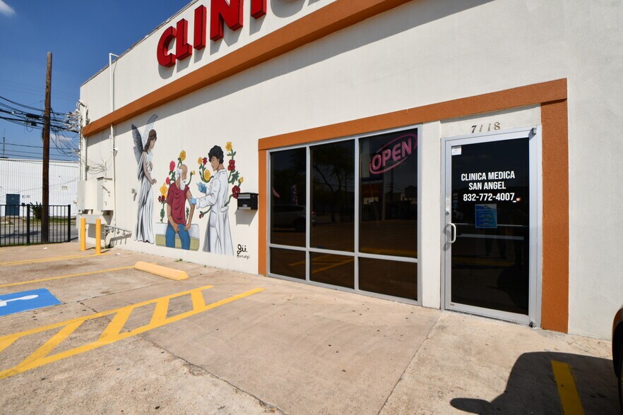 More Photos Of 7118 Harrisburg Blvd, Houston Medical For Sale