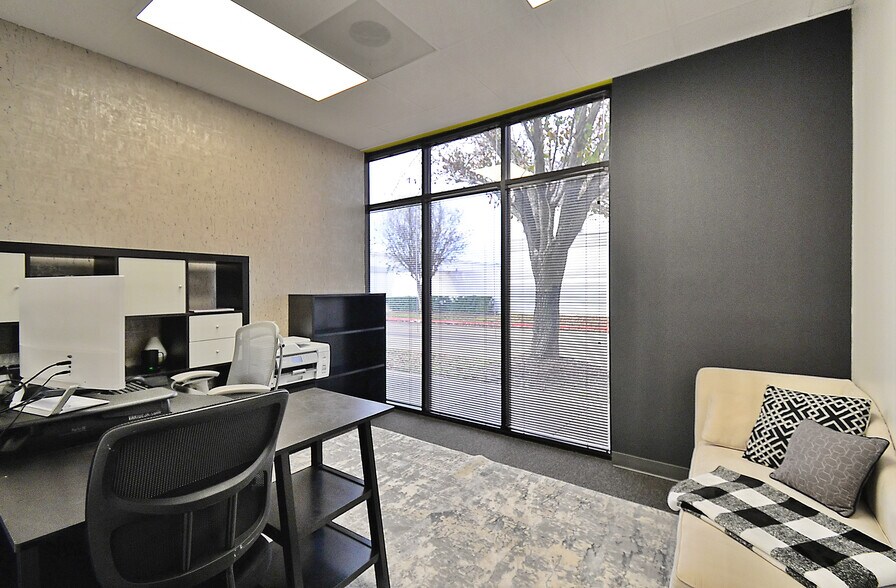 More Photos Of 1718 N Fry Rd, Houston Showroom For Lease