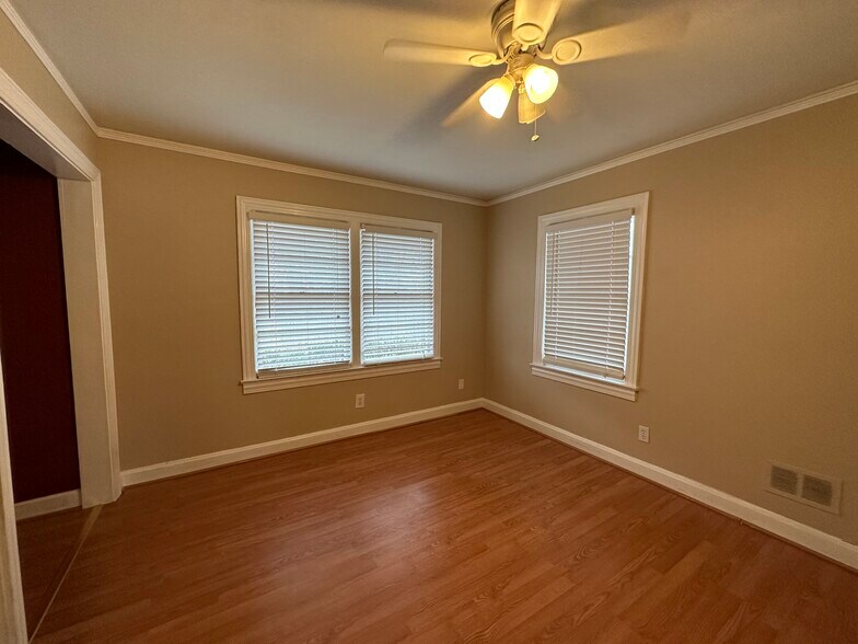 More Photos Of 1934 N Pleasantburg Dr, Greenville Medical For Lease