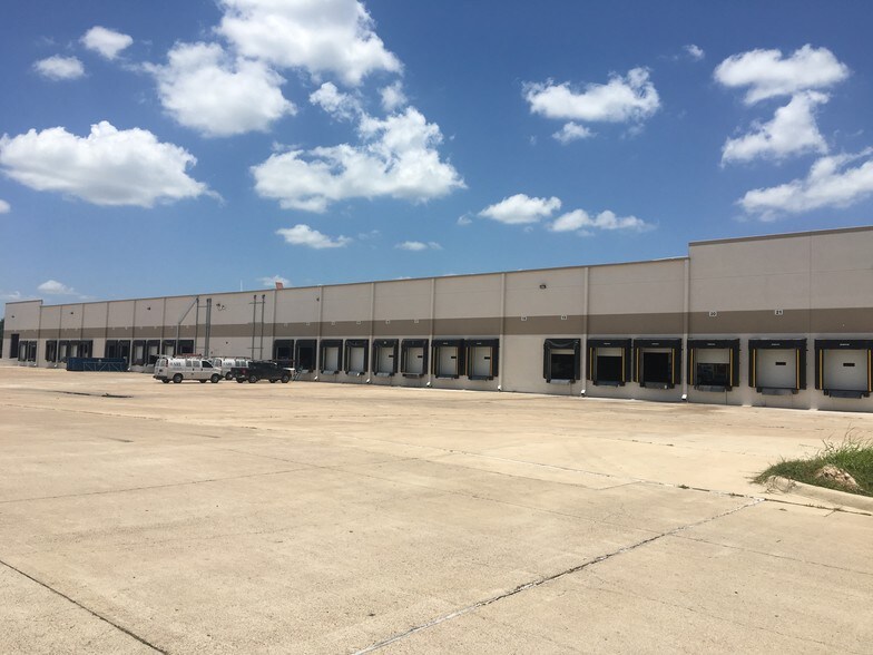 More Photos Of 6001 International Pky, McAllen Refrigeration Cold Storage For Sale