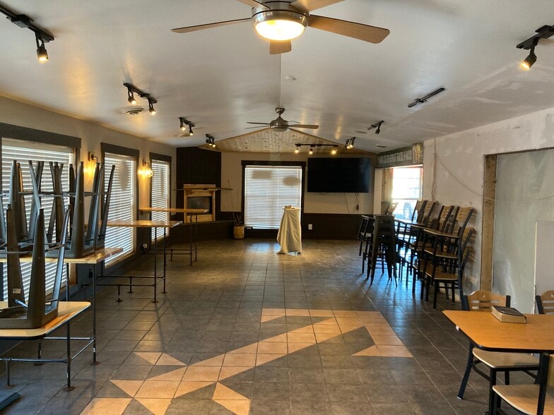 More Photos Of 1012 Main St, Beaver Bay Bar For Sale