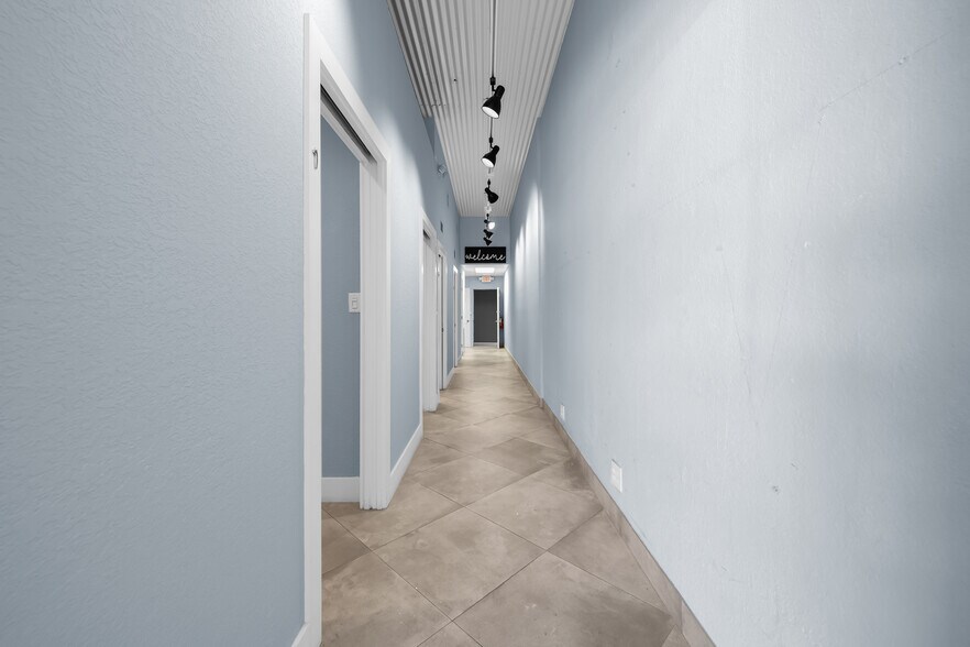 More Photos Of 2701-2709 E Oakland Park Blvd, Fort Lauderdale Storefront Retail Office For Lease