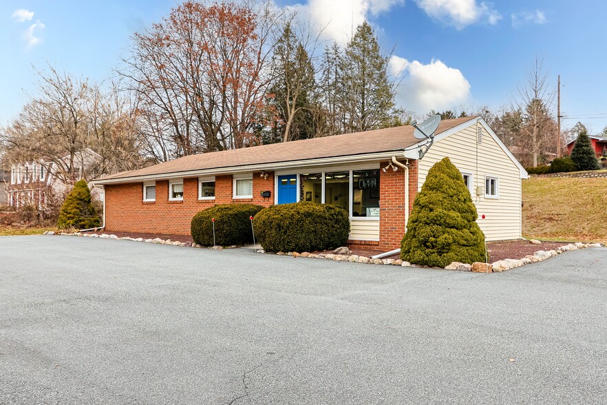 Primary Photo Of 110 W Main St, Clinton Office For Sale