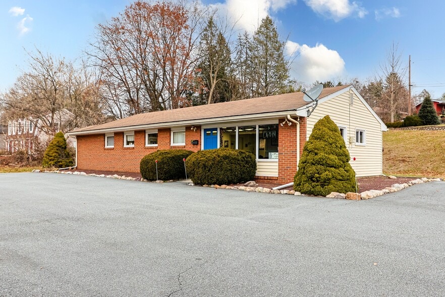 Primary Photo Of 110 W Main St, Clinton Township Office For Sale