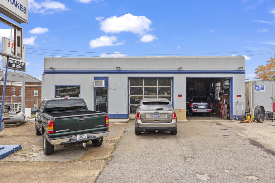 Primary Photo Of 6212 Kingston Pike, Knoxville Auto Repair For Sale