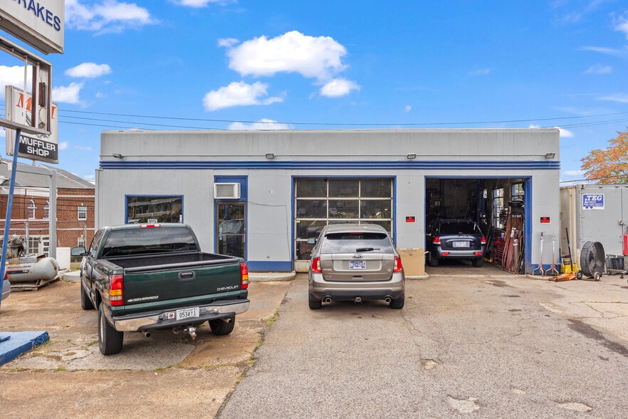 More Photos Of 6212 Kingston Pike, Knoxville Auto Repair For Sale