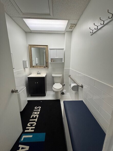 More Photos Of 2645-2695 Ulmerton Rd, Clearwater Freestanding For Lease