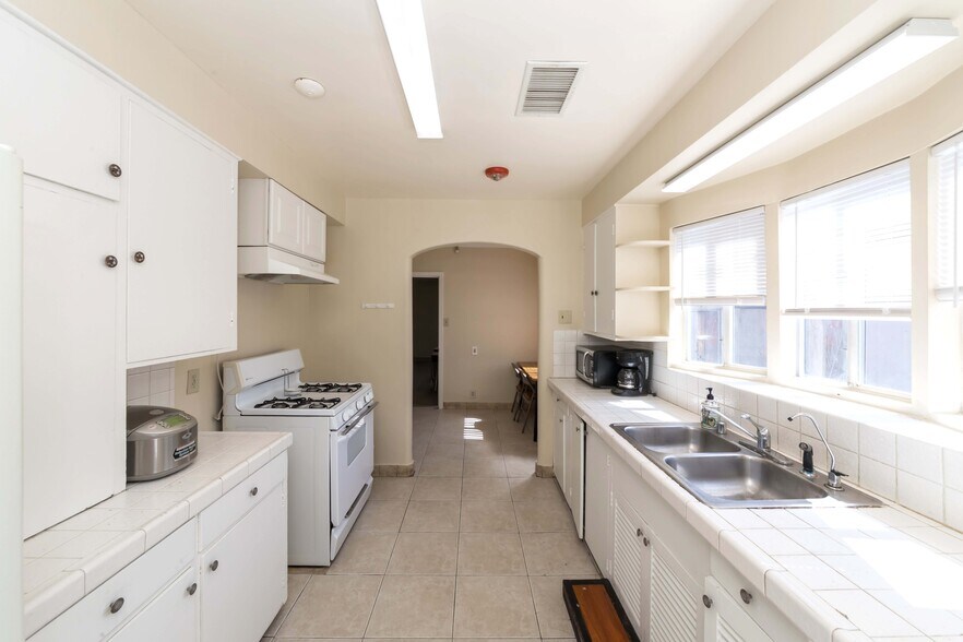 More Photos Of 1555 W Commonwealth Ave, Fullerton Office For Sale