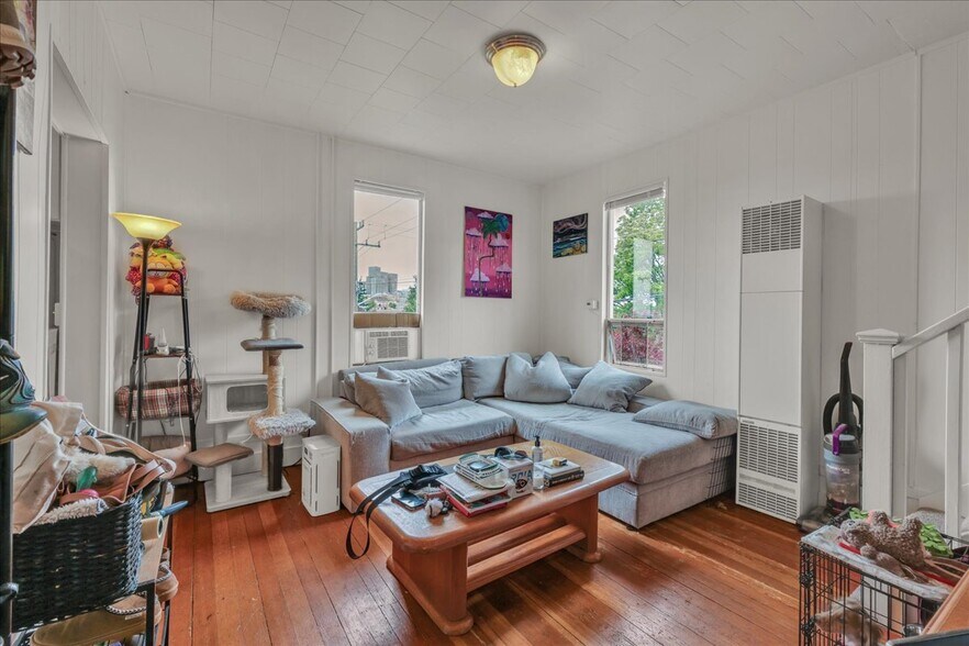 More Photos Of 172 16th Ave, Seattle Multifamily For Sale