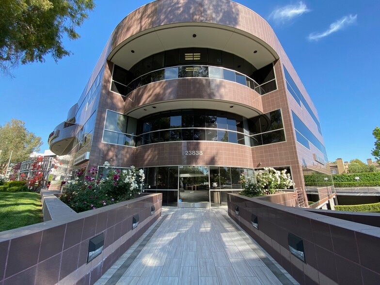 More Photos Of 23838 Valencia Blvd, Valencia Medical For Lease