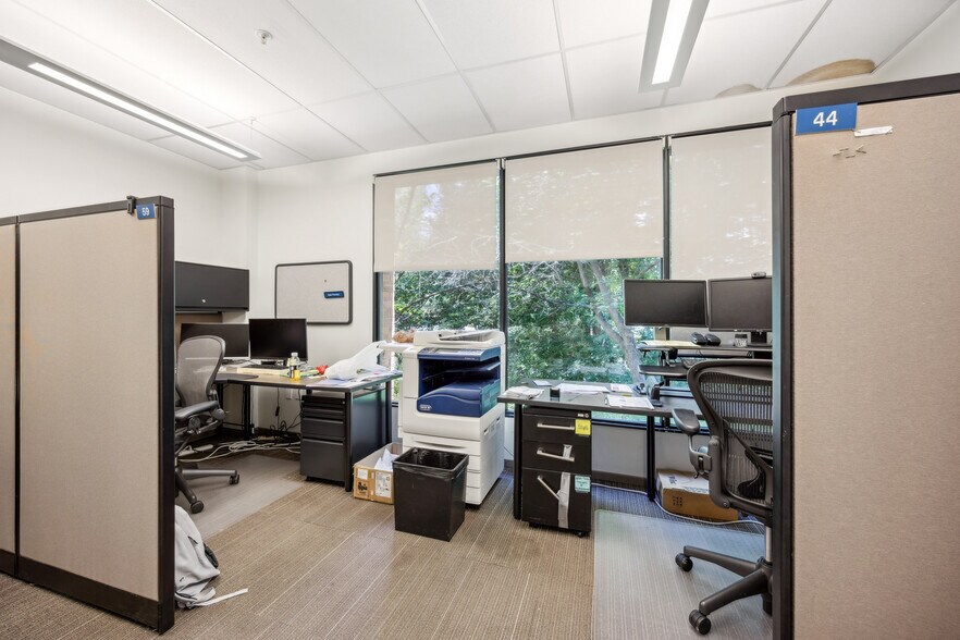 More Photos Of 10245-10255 Old Columbia Rd, Columbia Office For Sale