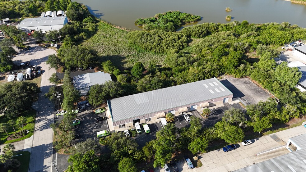 Primary Photo Of 1052-1060 Endeavor Ct, Nokomis Warehouse For Lease