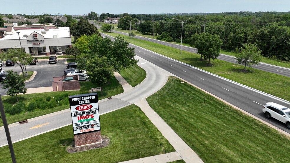 More Photos Of 11440-11552 W 135th St, Overland Park General Retail For Lease