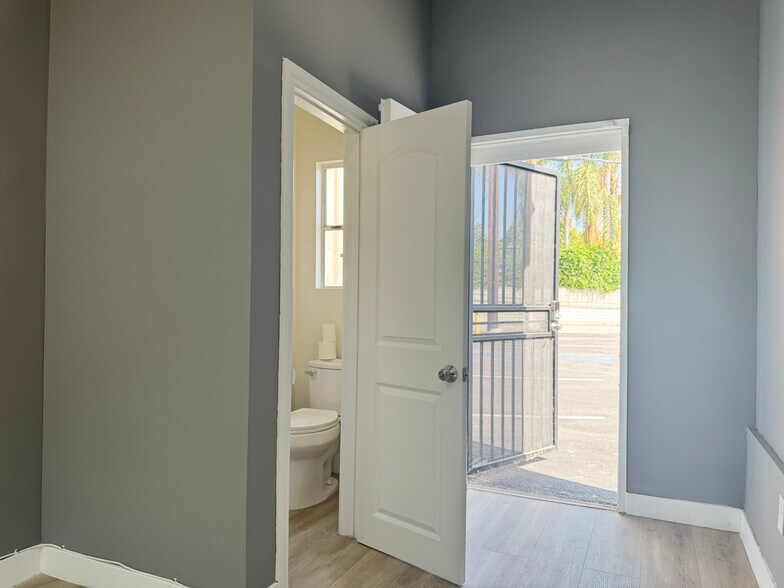 More Photos Of 2221-2225 W Olive Ave, Burbank Office Residential For Lease