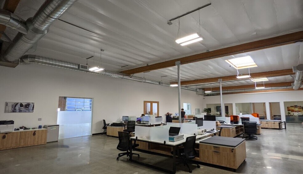 More Photos Of 13100 Yukon Ave, Hawthorne Research And Development For Lease