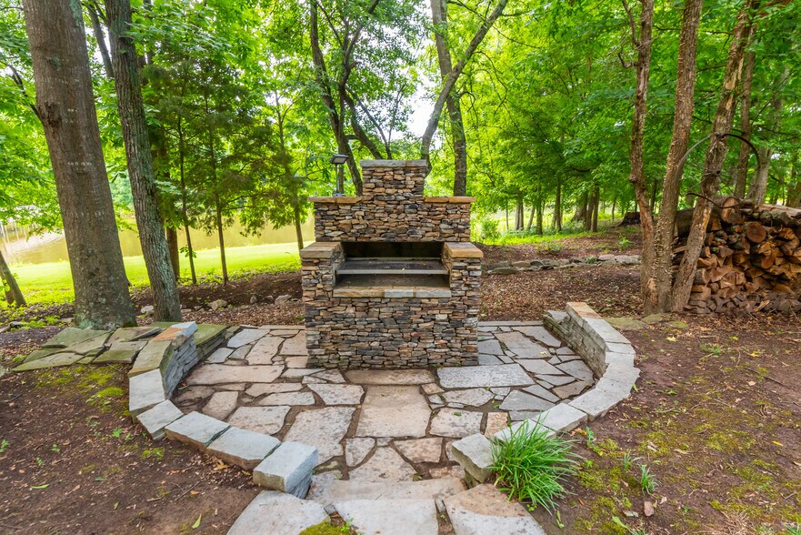 More Photos Of 565 Owens Gin Rd NE, Calhoun Lodge Meeting Hall For Sale