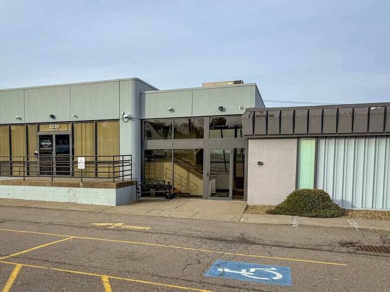 More Photos Of 2228-2230 Sunset Blvd, Steubenville Office For Lease