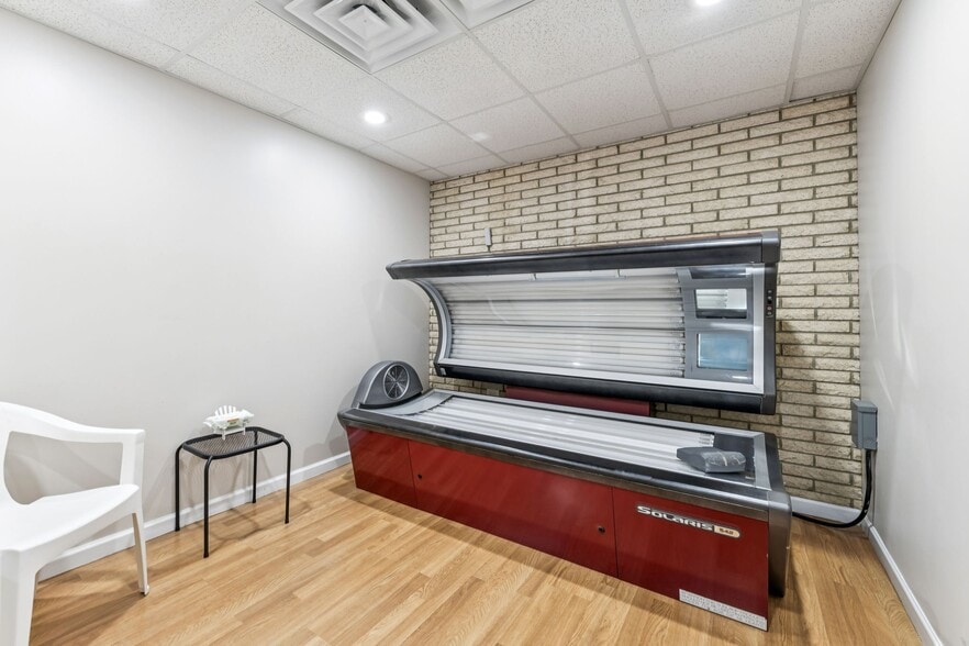 More Photos Of 506 College St W, Fayetteville Office Residential For Sale