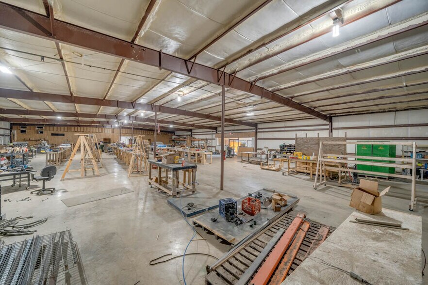 More Photos Of 1106 N 10th St, Winterset Flex For Sale