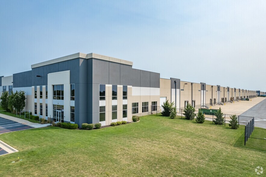 More Photos Of 30500 W 183rd St, Gardner Unknown For Lease