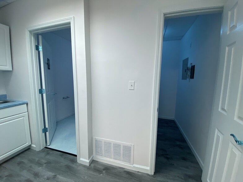 More Photos Of 4171-4193 Crescent Dr, Saint Louis Medical For Sale