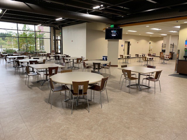More Photos Of 2210 Woodland Dr, Manitowoc Office For Lease