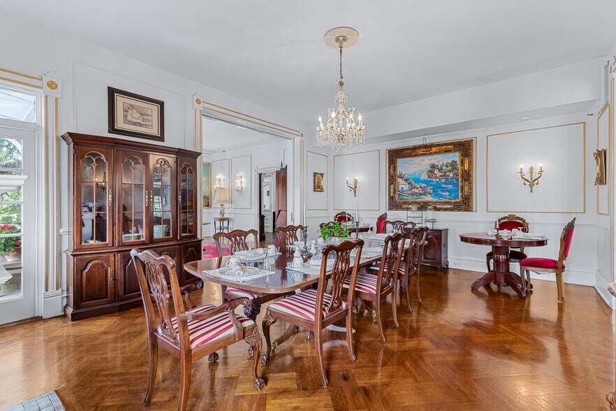 More Photos Of 402 E Gaston St, Savannah Hospitality For Sale