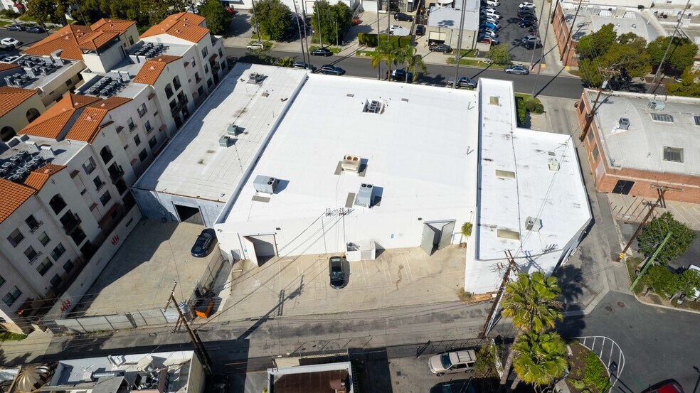 More Photos Of 316-318 Mira Loma Ave, Glendale Warehouse For Lease