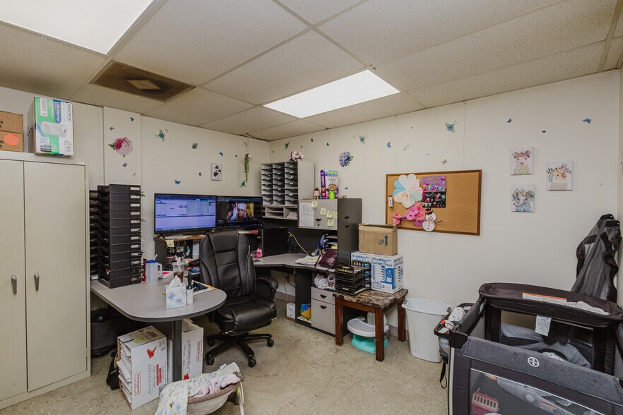 More Photos Of 2555 N Market St, Wichita Auto Repair For Sale