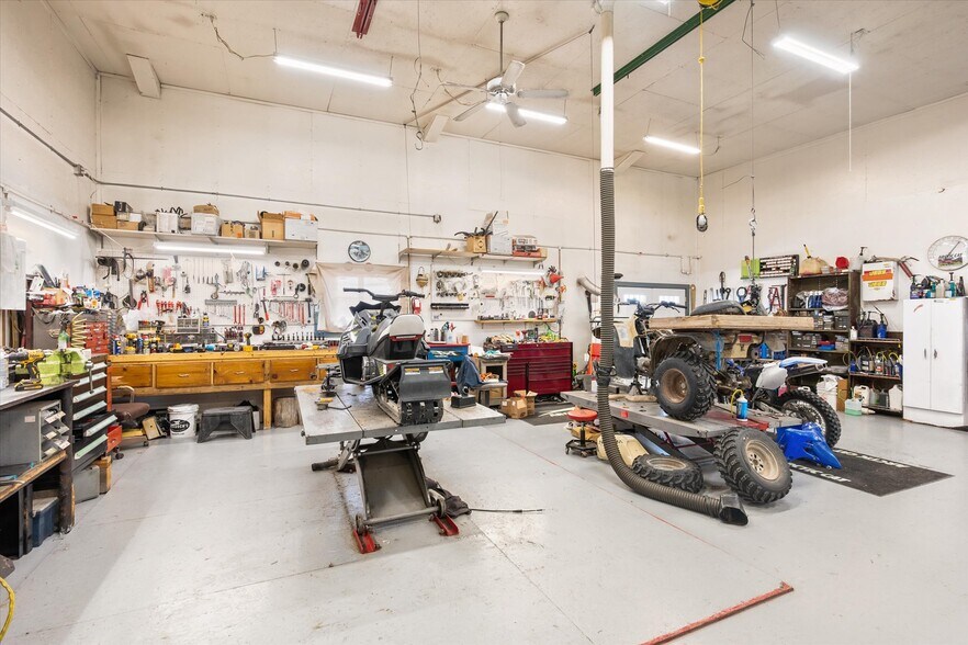 More Photos Of 5 Demick Ln, Salmon Auto Repair For Sale