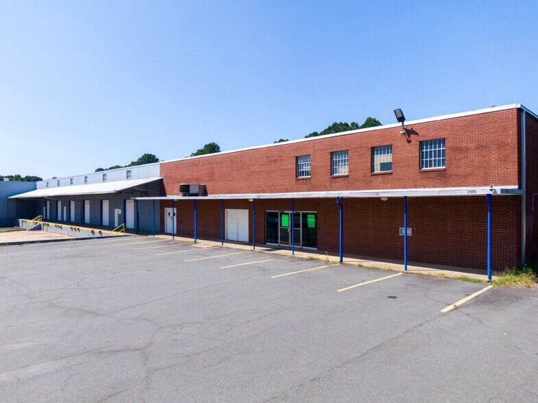 More Photos Of 2995 Starlight Dr, Winston-Salem Warehouse For Lease