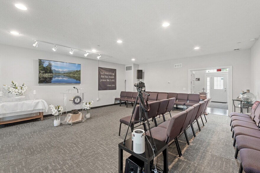 More Photos Of 1701-1713 Southcross Dr W, Burnsville Loft Creative Space For Sale
