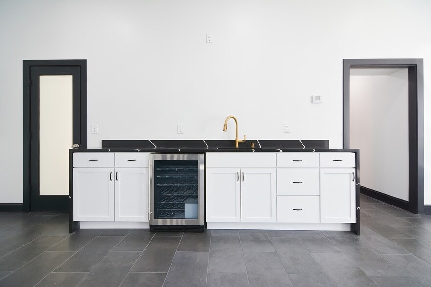 More Photos Of 995 Main St, Clinton Auto Dealership For Sale