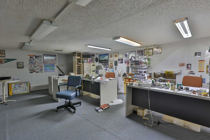 More Photos Of 2112 NW 36th St, Miami Auto Repair For Sale