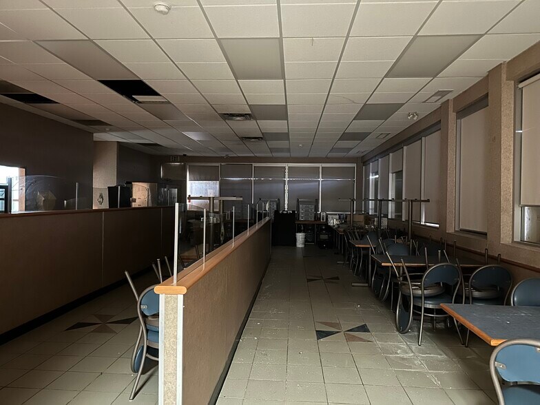 More Photos Of 1041 14 Av, Wainwright General Retail For Lease