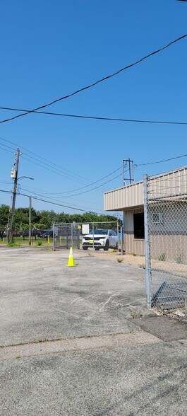 More Photos Of 7783 Airport Blvd, Houston General Retail For Lease