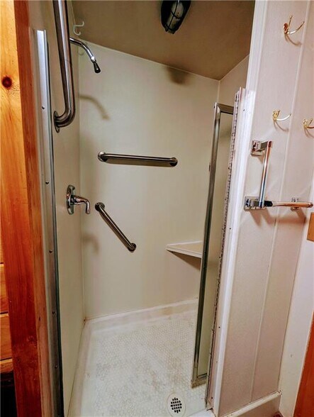 More Photos Of 74 2nd St, Moran Trailer Camper Park For Sale