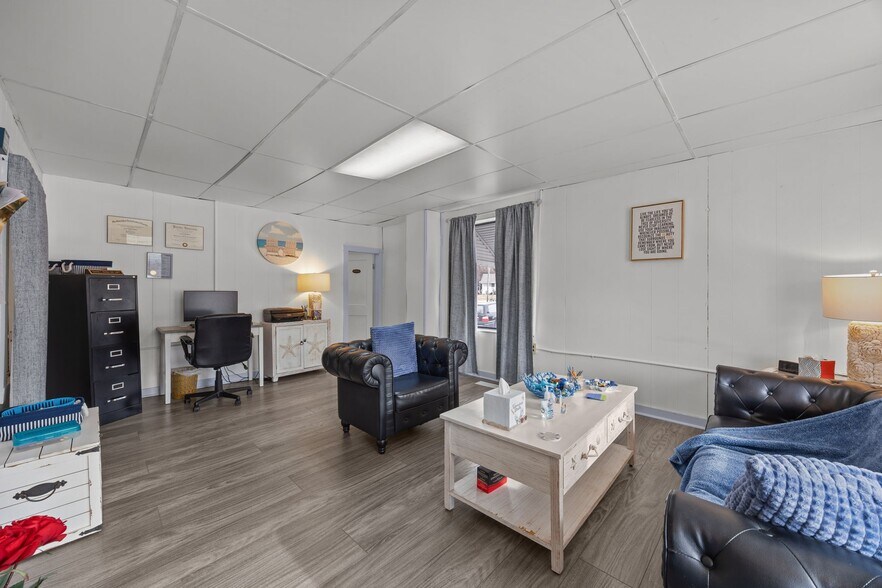 More Photos Of 1108 S Salisbury, Spencer Freestanding For Sale