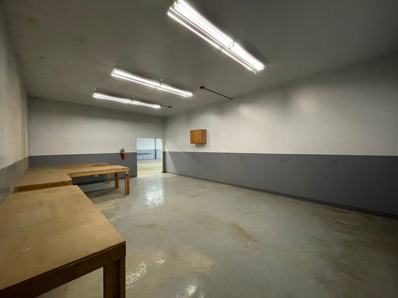 More Photos Of 419-423 Mannheim Rd, Bellwood Warehouse For Sale