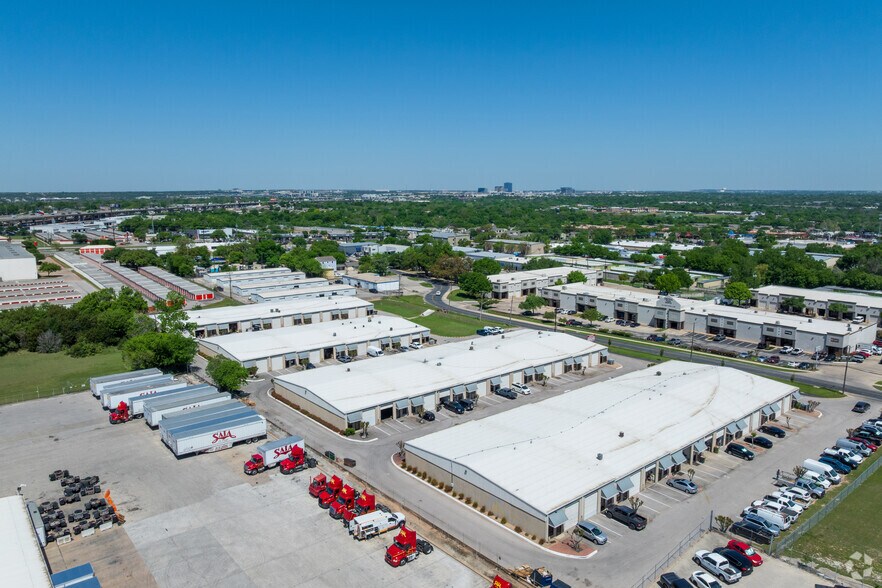 More Photos Of 501 W Powell Ln, Austin Warehouse For Lease