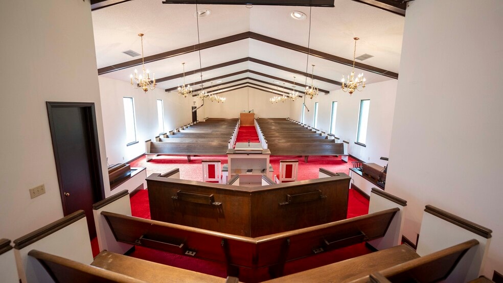 More Photos Of 123 N 5th St, Cochran Religious Facility For Sale