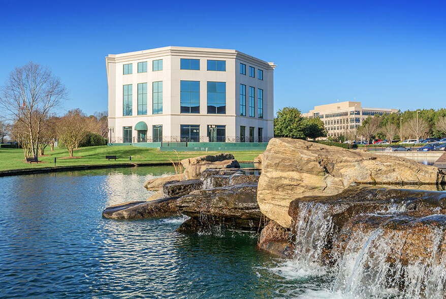 More Photos Of 9144 Arrowpoint Blvd, Charlotte Office For Sale