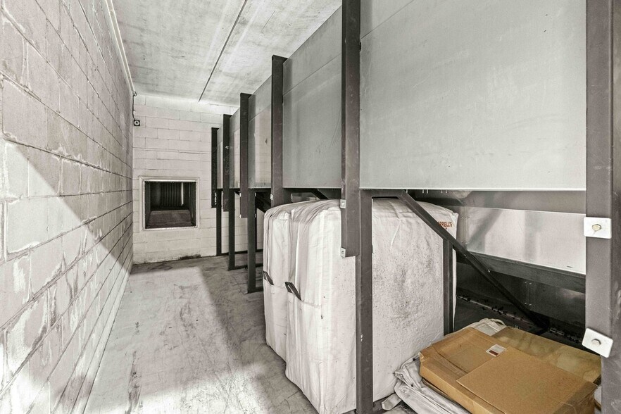 More Photos Of 110 Gladiolus St, Momence General Retail For Sale