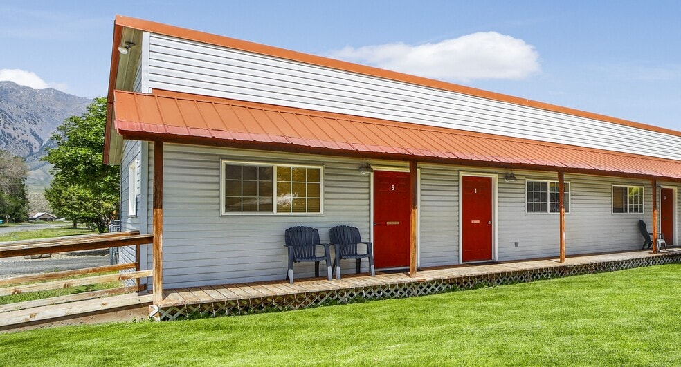 More Photos Of 418 W Spruce St, Mackay Hotel For Sale