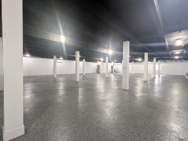 More Photos Of 179 N Main St, Freeport Storefront Retail Office For Lease