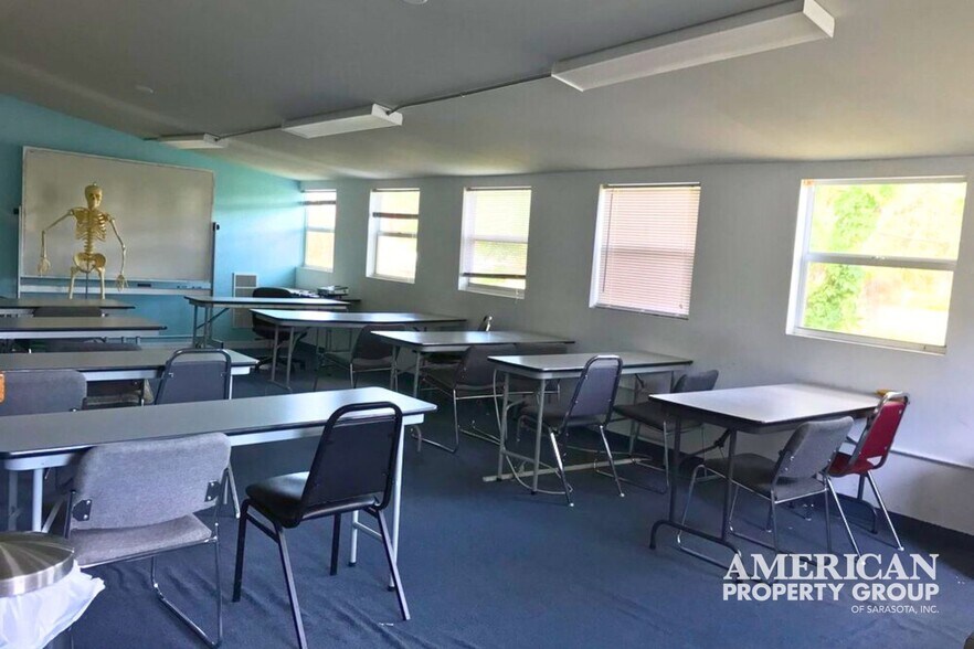 More Photos Of 3808 N Tamiami Trl, Sarasota Medical For Sale