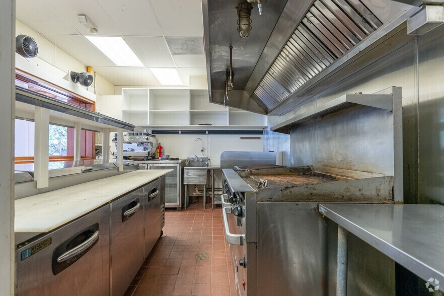 More Photos Of 65 Hana Hwy, Paia Restaurant For Lease