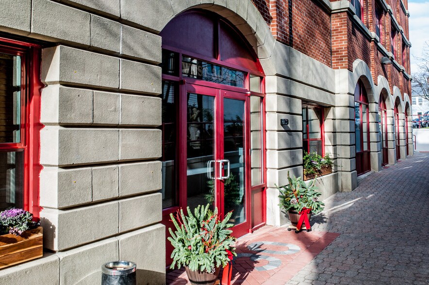 More Photos Of 30 W Main St, Riverhead Office For Lease