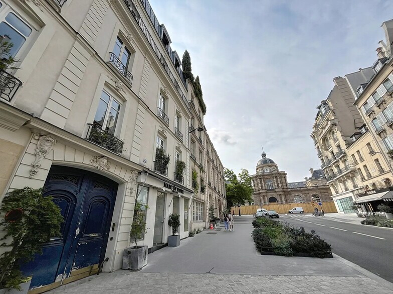 More Photos Of 29 Rue De Tournon, Paris General Retail For Sale