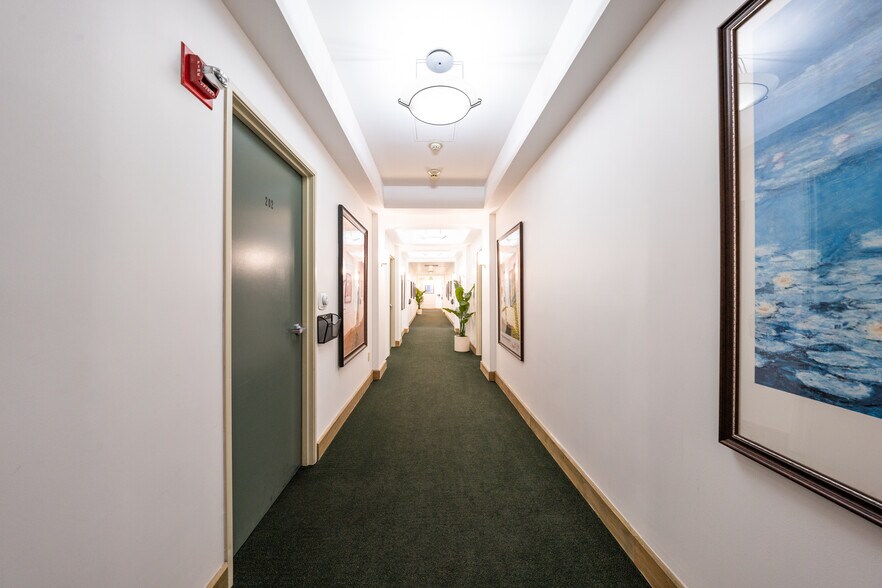 More Photos Of 690 E Green St, Pasadena Office For Lease